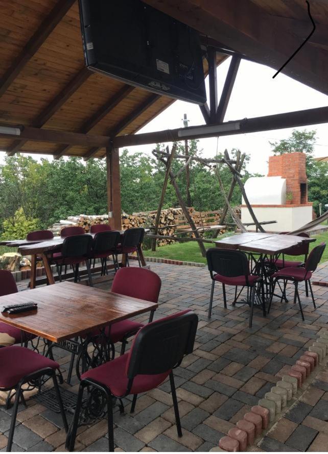 Caravans Park & Glamping Tents In The Vineyard Turda Exterior photo